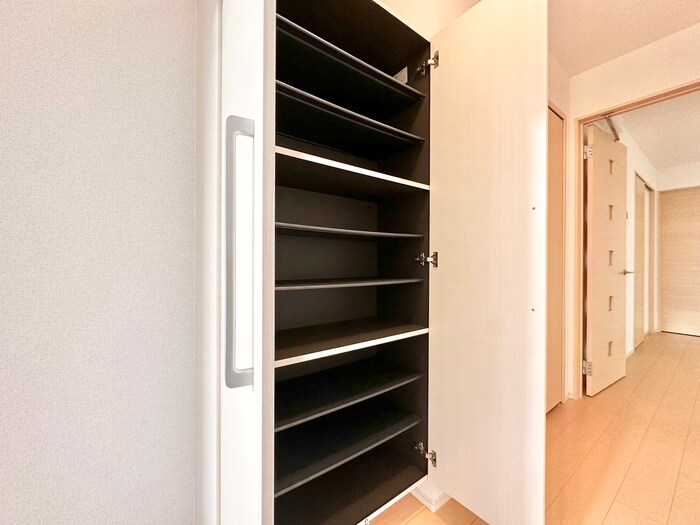 物件内観写真18　(靴箱)