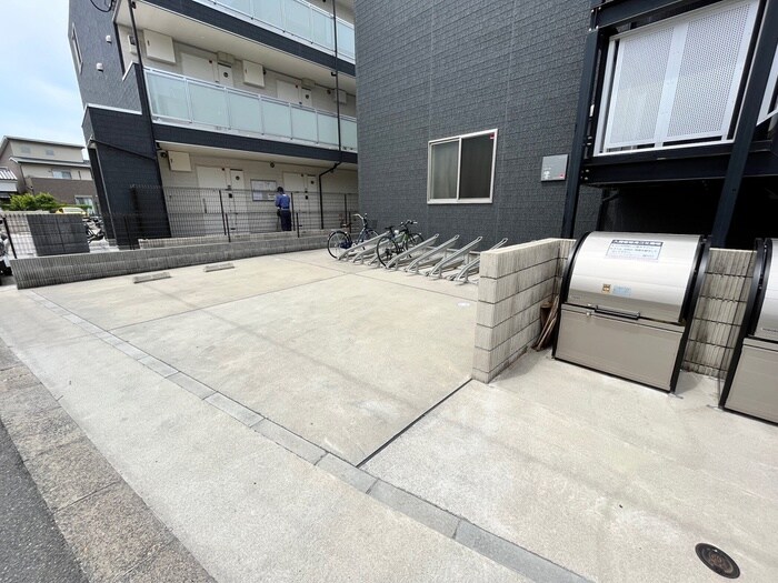 物件外観写真3　(駐車場)