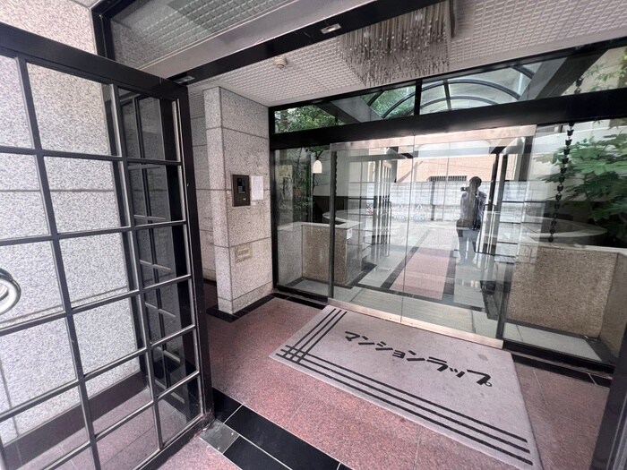 物件外観写真5　(エントランス部分)