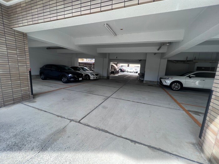 物件外観写真6　(駐車場)