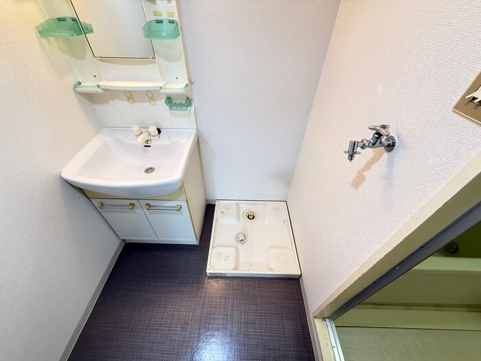 物件内観写真12　(洗濯機置場)