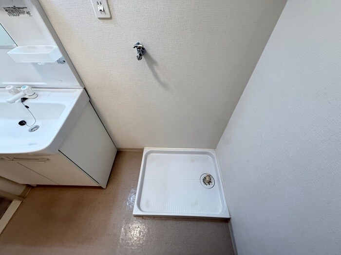 物件内観写真12　(洗濯機置場)