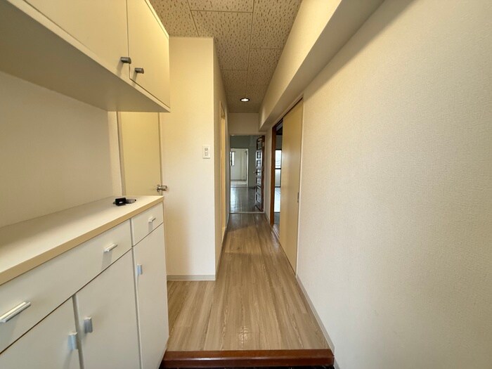 物件内観写真16　(廊下)