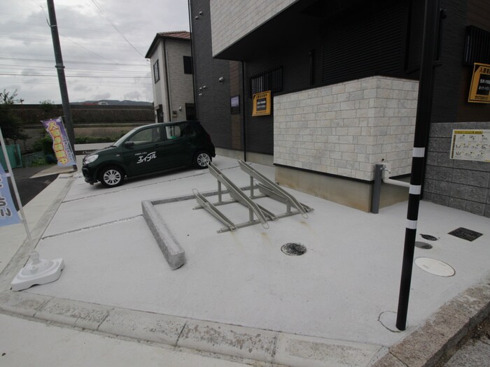 物件外観写真5　(駐輪場)