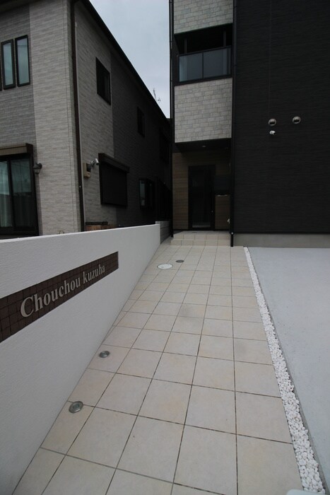 物件外観写真6　(エントランス部分)