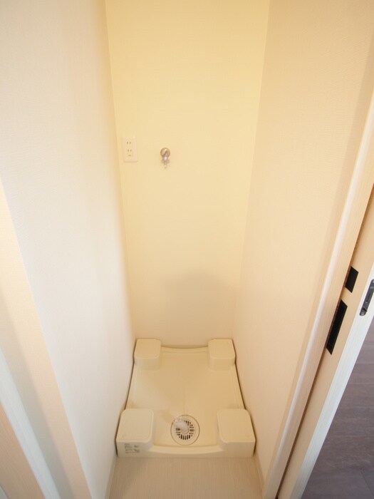 物件内観写真21　(洗濯機置場)