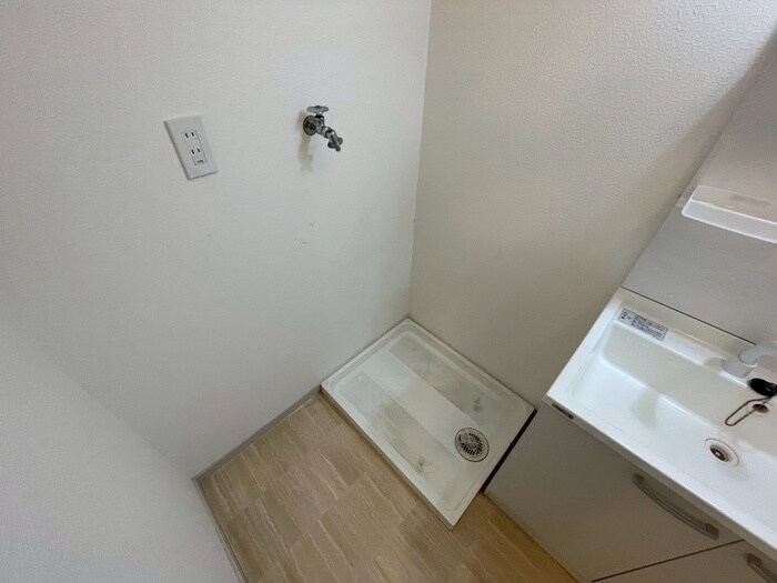 物件内観写真16　(洗濯機置場)