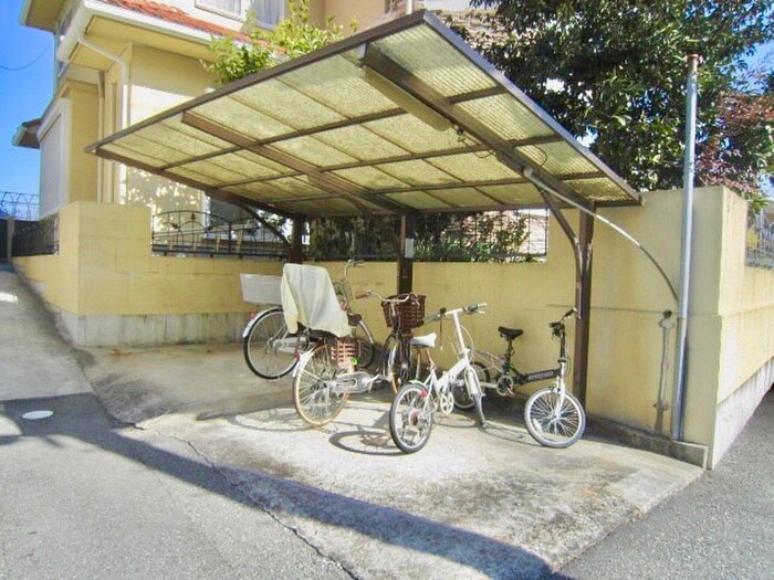 物件外観写真3　(駐輪場)