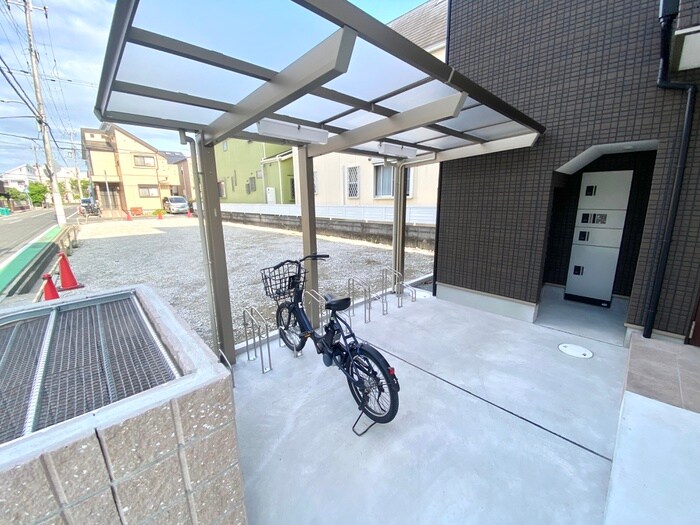 物件外観写真4　(駐輪場)