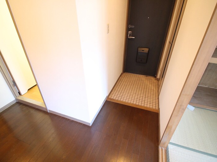 物件内観写真16　(玄関)