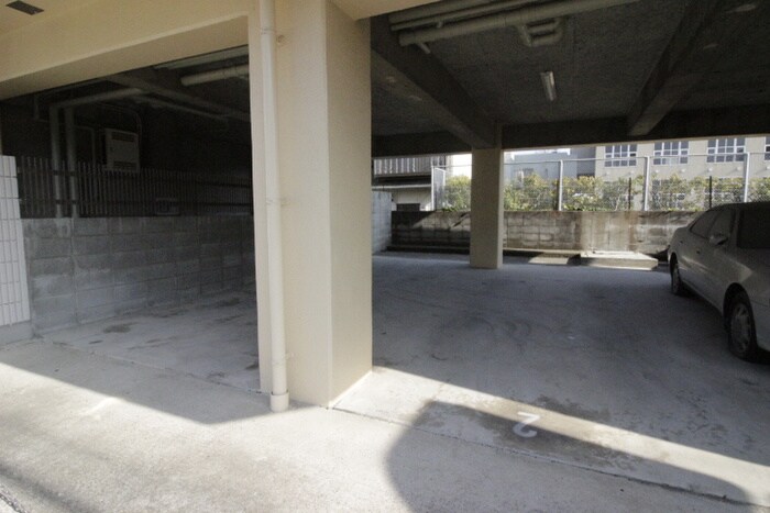 物件外観写真3　(駐車場)