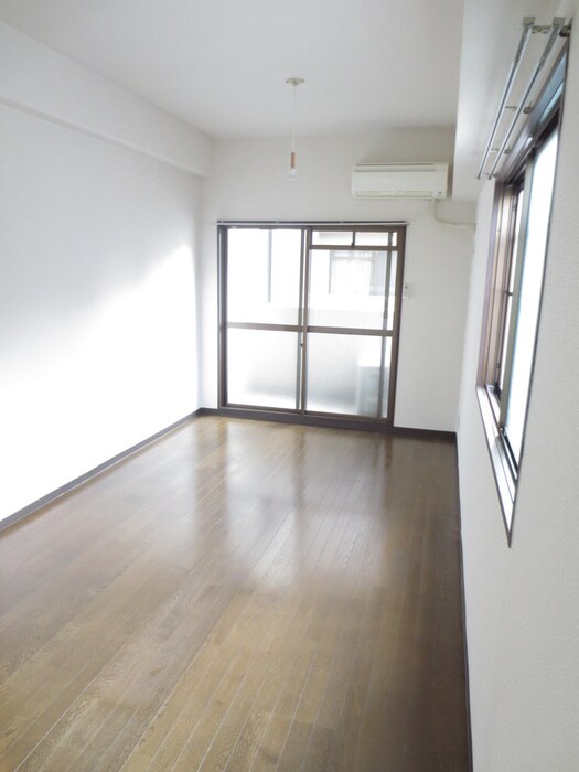 物件内観写真4　(居室)