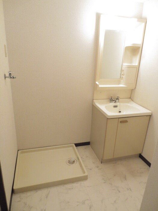 物件内観写真11　(洗濯機置場)