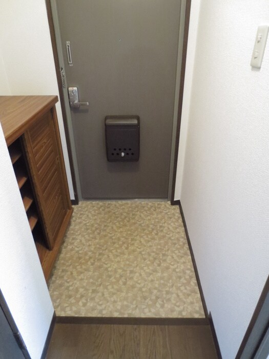 物件内観写真14　(玄関)