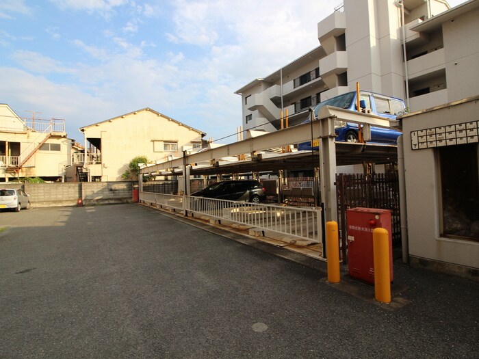 物件外観写真6　(駐車場)