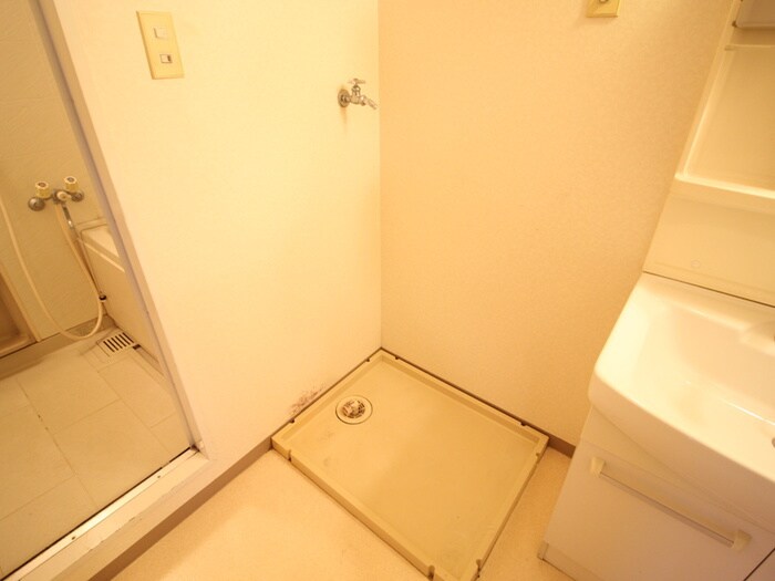 物件内観写真10　(洗濯機置場)