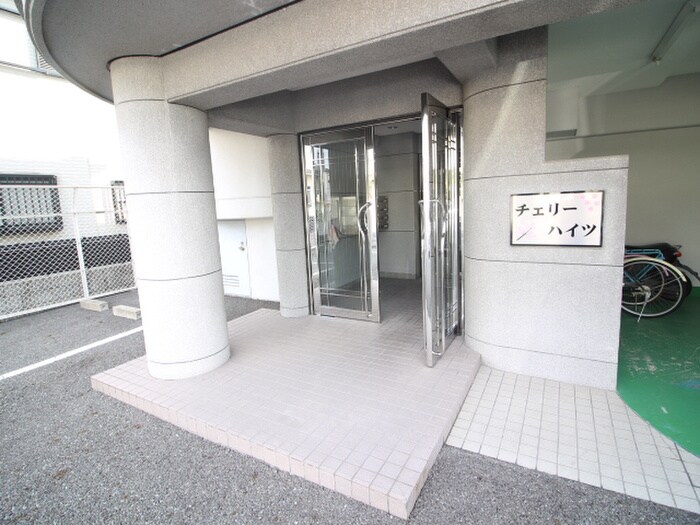 物件外観写真4　(エントランス部分)