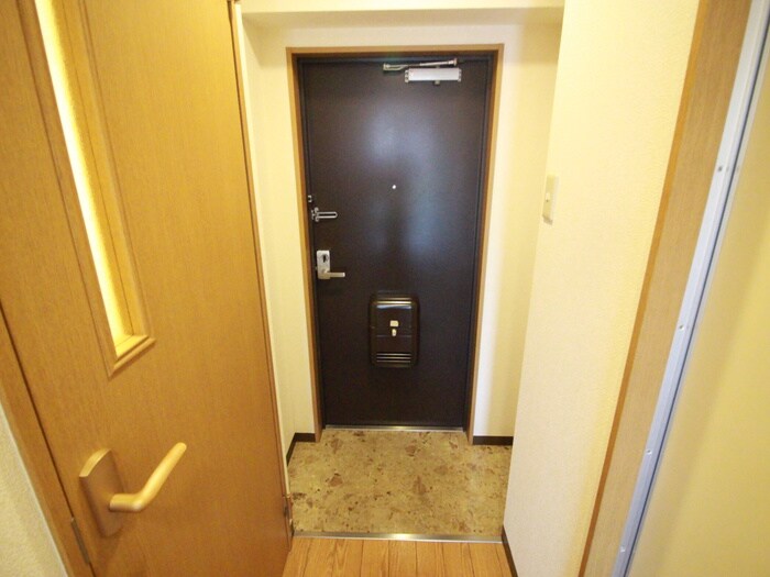 物件内観写真14　(玄関)