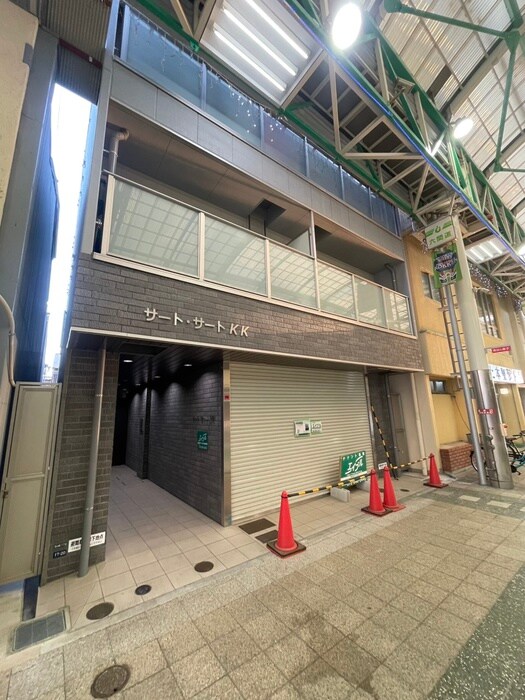 物件外観写真1　(エントランス部分)