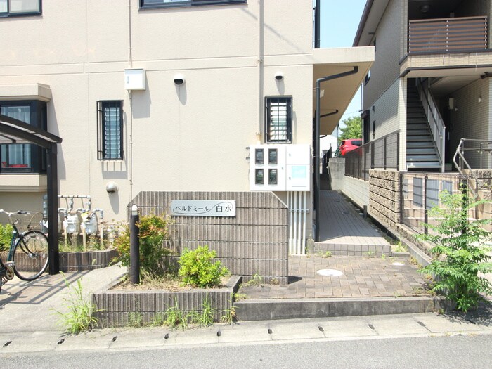 物件外観写真2　(エントランス部分)