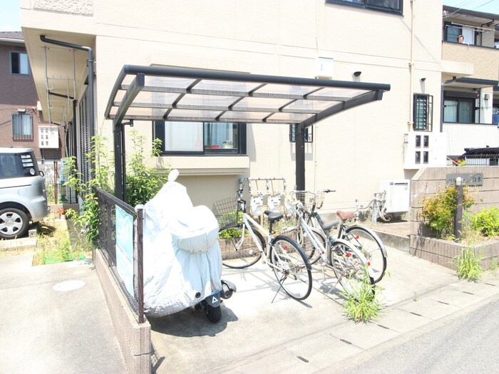 物件外観写真3　(駐輪場)