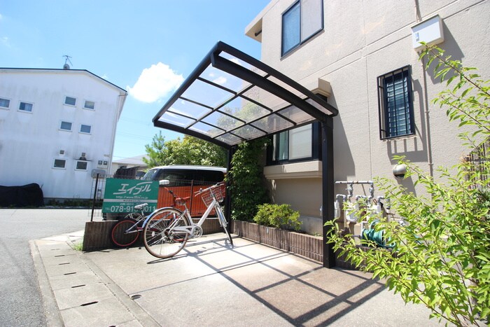 物件外観写真4　(駐輪場)