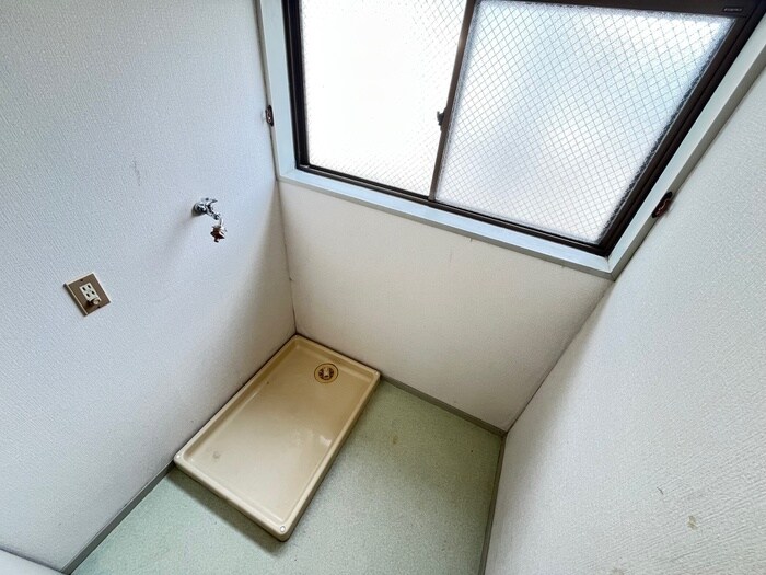 物件内観写真14　(洗濯機置場)