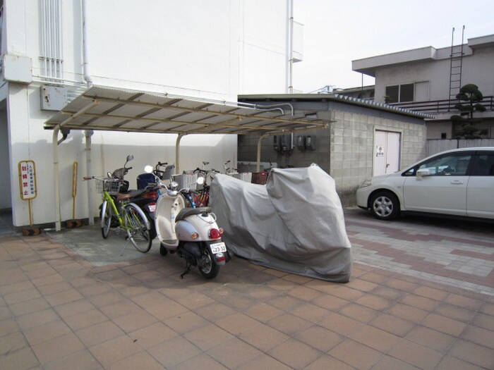 物件外観写真3　(駐輪場)