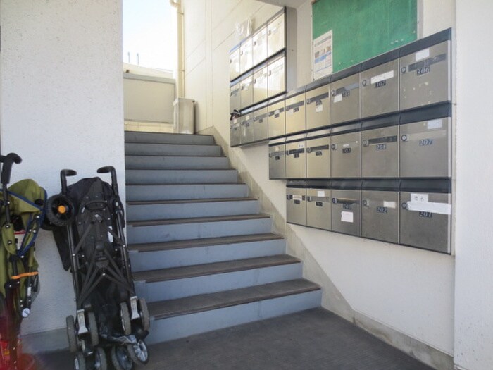 物件外観写真4　(エントランス部分)