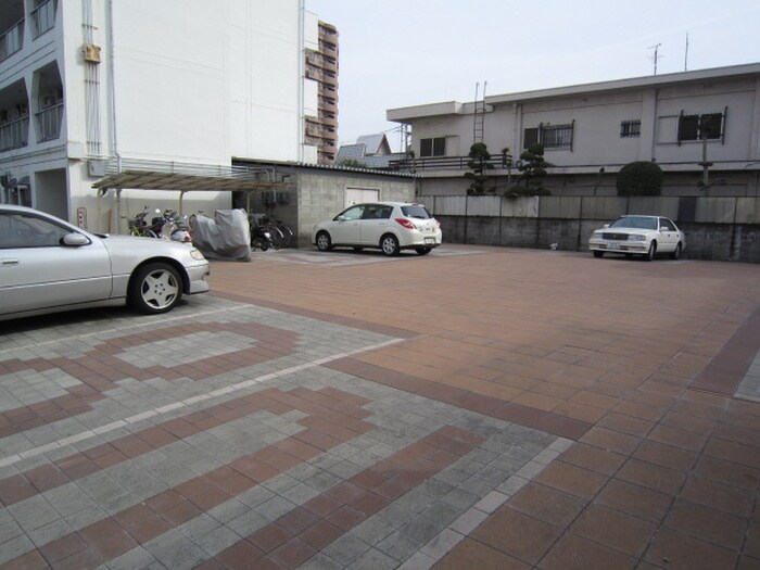 物件外観写真5　(駐車場)