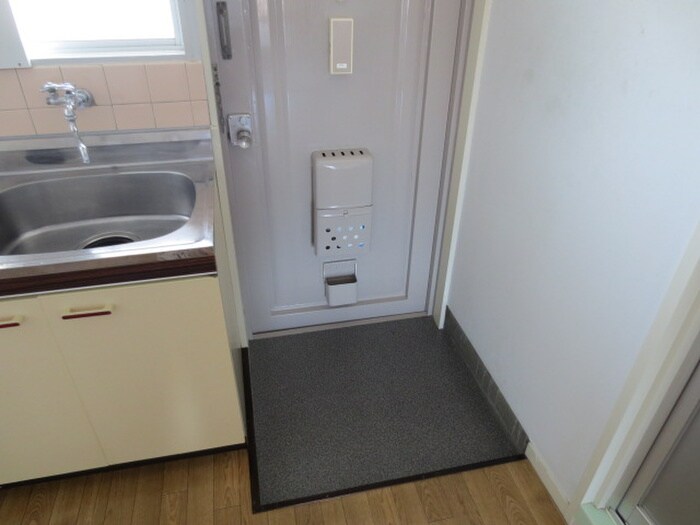 物件内観写真11　(玄関)