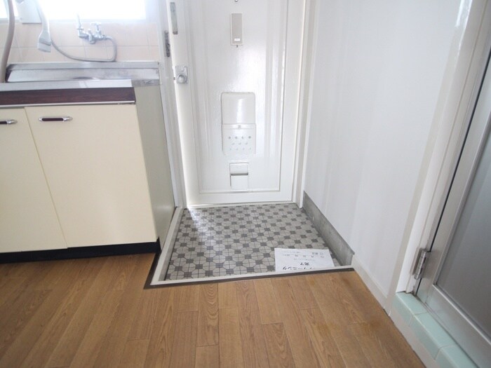 物件内観写真11　(玄関)