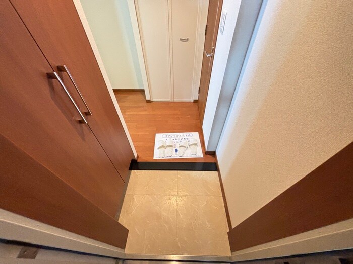 物件内観写真18　(玄関)