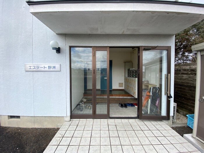 物件外観写真5　(エントランス部分)