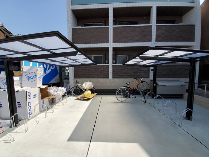 物件外観写真4　(駐輪場)