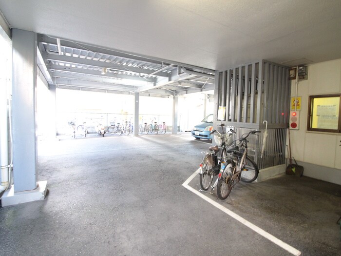 物件外観写真2　(駐輪場)