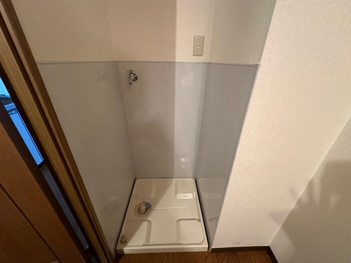 物件内観写真10　(洗濯機置場)
