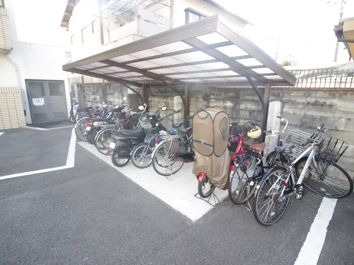 物件外観写真2　(駐輪場)