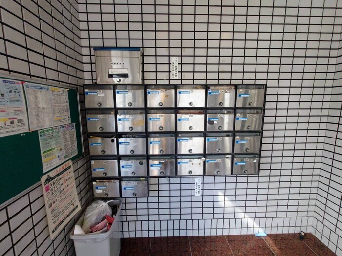 物件外観写真5　(エントランス部分)