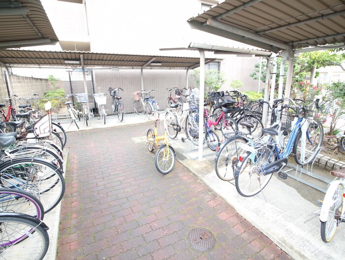物件外観写真4　(駐輪場)