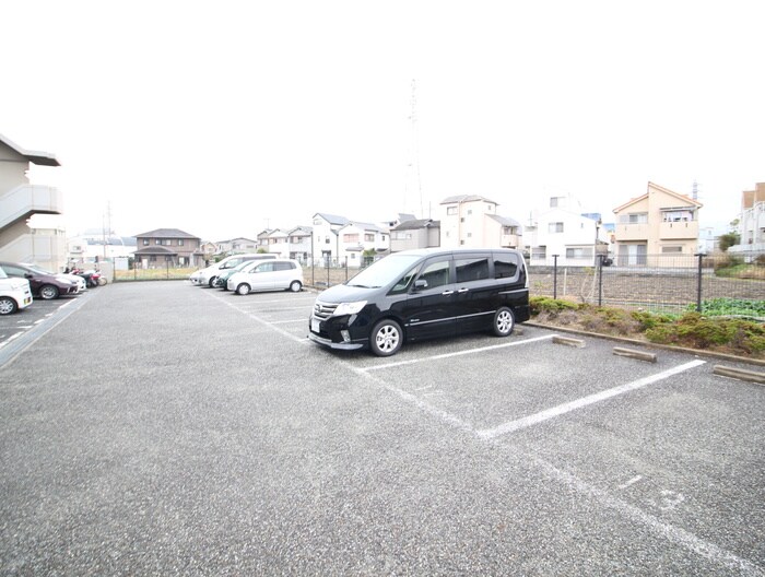物件外観写真5　(駐車場)