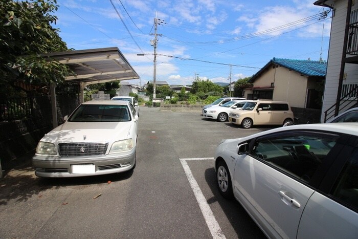 物件外観写真2　(駐車場)