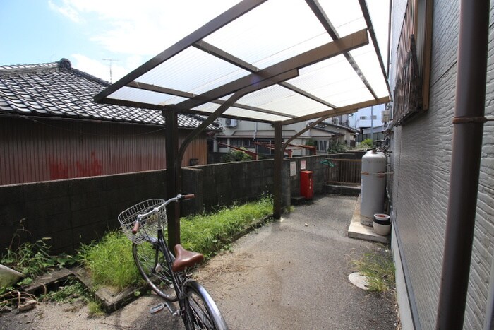 物件外観写真3　(駐輪場)