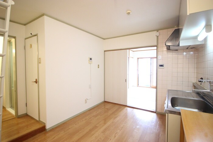 物件内観写真2　(居室)