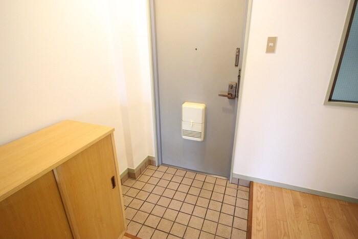 物件内観写真12　(玄関)