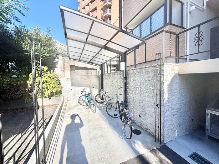 物件外観写真2　(駐輪場)