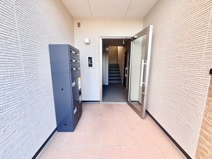 物件外観写真4　(エントランス部分)