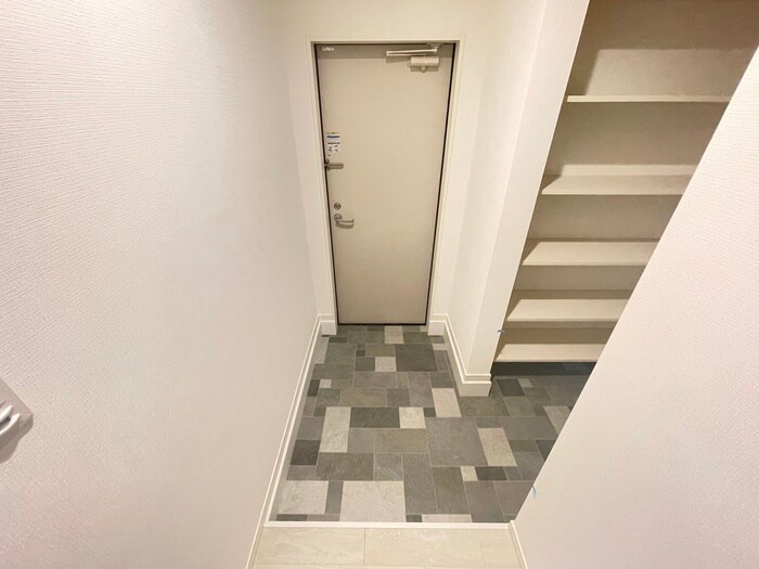 物件内観写真7　(玄関)