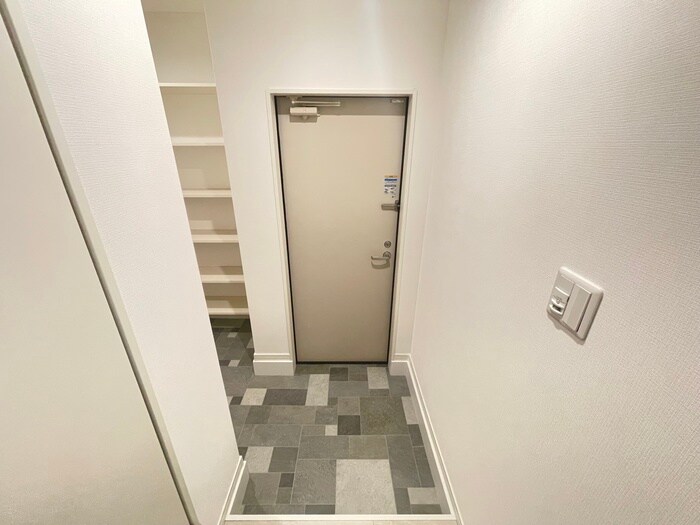 物件内観写真7　(玄関)