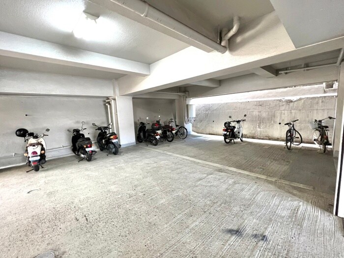 物件外観写真3　(駐輪場)